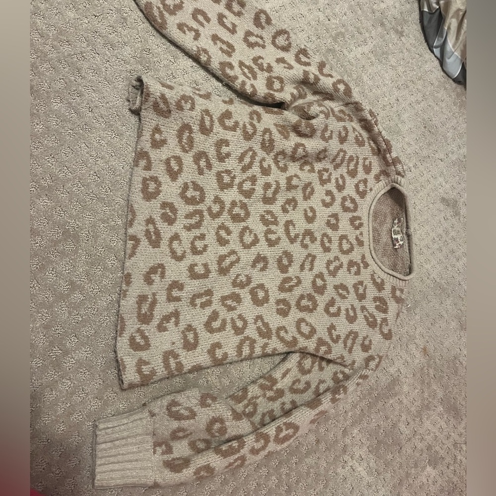 pink and white cheetah sweater - super soft